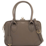 LEATHER HANDBAG FOR EVERYDAY USE.